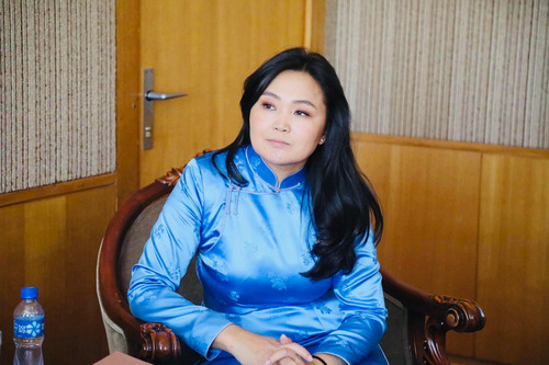 “Худал үгийг мянга давтаж үнэн болгох” гэсэн увайгүй арга хэрэглэж байгаа Б. Энхбаяр сайдад харамсаж байна